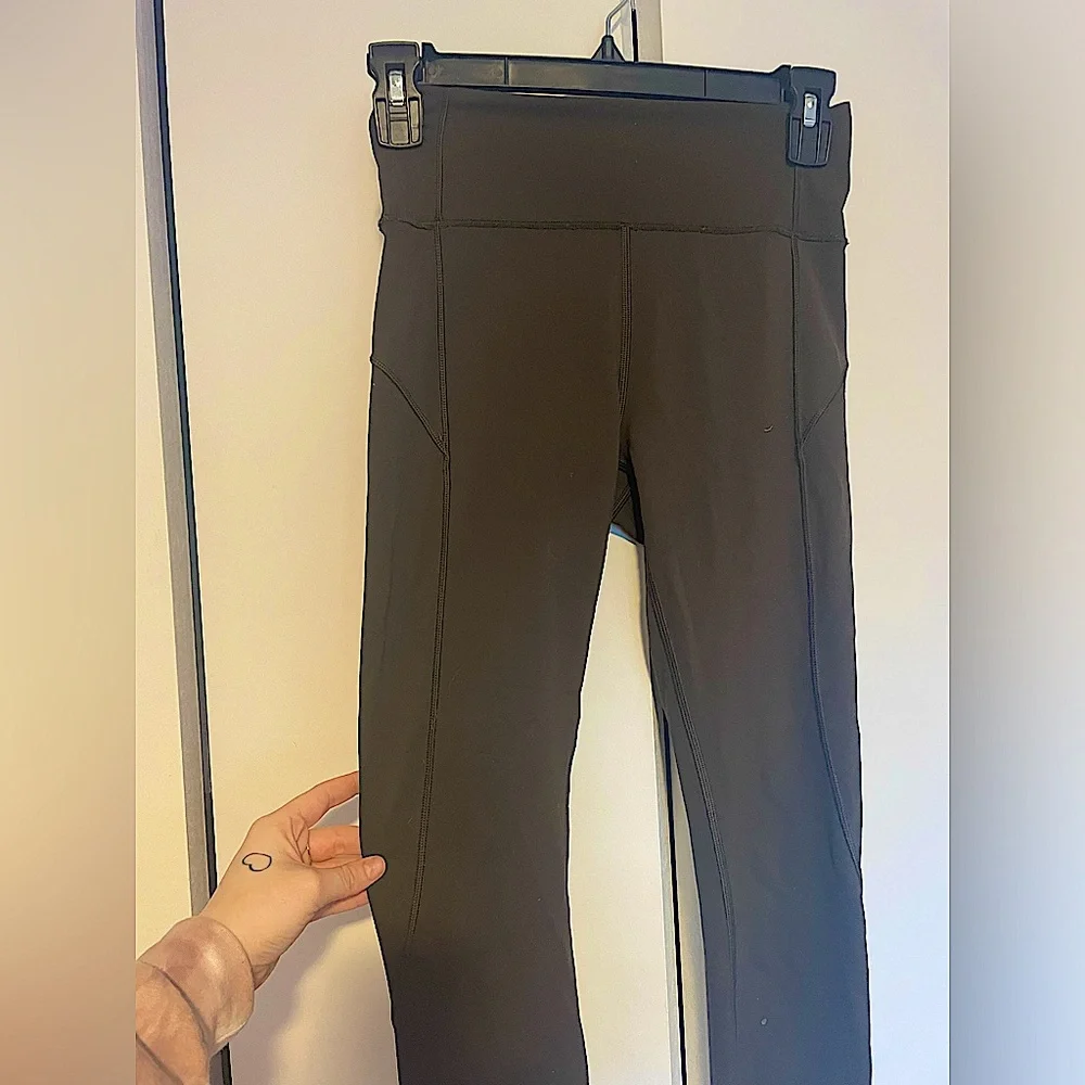 Lululemon In Movement 7/8 Everlux Tight size 4 - Picture 7 of 10